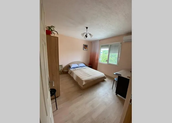 Sunny By The River Daire *