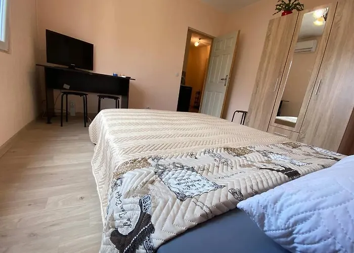 Sunny By The River Daire *