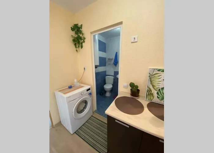 Sunny By The River Daire *